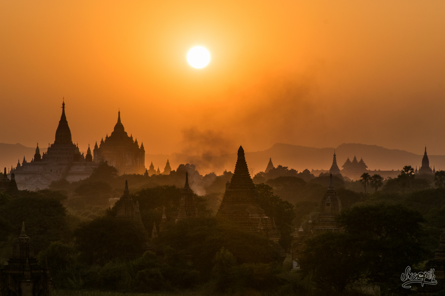 Flamming sunset over Bagan's pagodas
