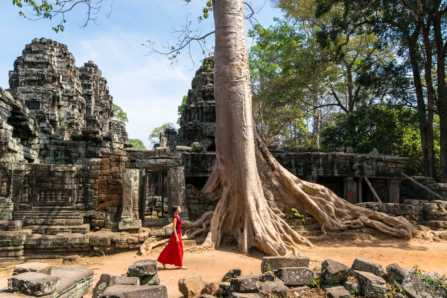 Little red riding hood in Angkor temples, here at Banteay Kdei