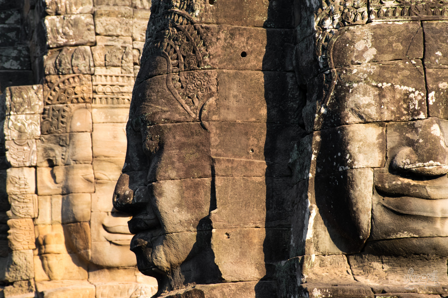The kiss ! When the statues of Bayon temple kiss each other...