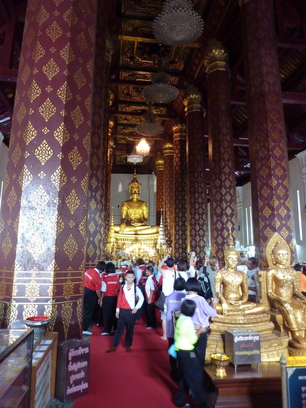 Dans Le Wat Na Phra Mane