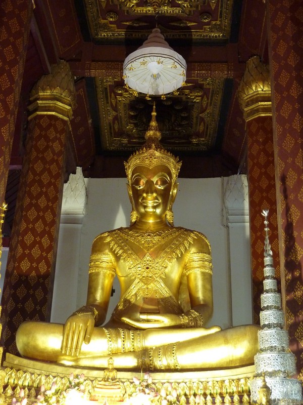 Le Grand Bouddah De Wat Na Phra Mane