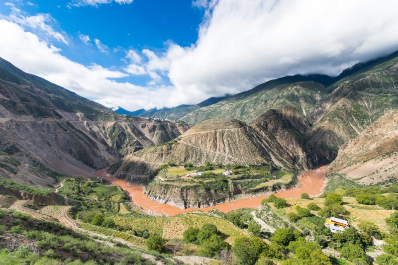 Une Des Vallées Verdoyantes Qui Jalonnent Le Parcours Du Mékong Au Yunnan