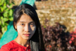 Une Belle Birmane... Mais Pourquoi Pose-t-elle Si Sérieusement Alors Que Son Sourire était Si Beau ?