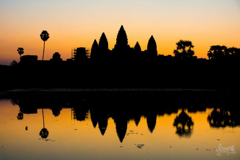 Lever De Soleil à Angkor Wat