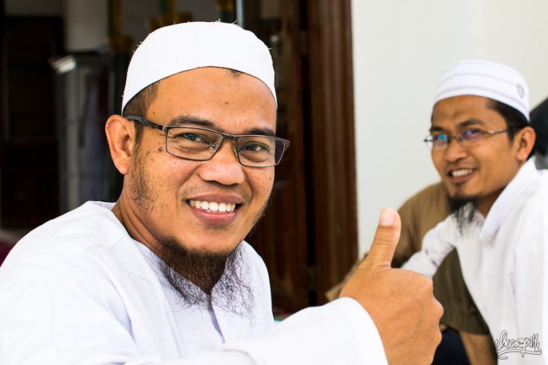 Le Jeune Imam Avec Qui Nous Avons Causé à La Mosquée De L'île Cham à Chau Doc