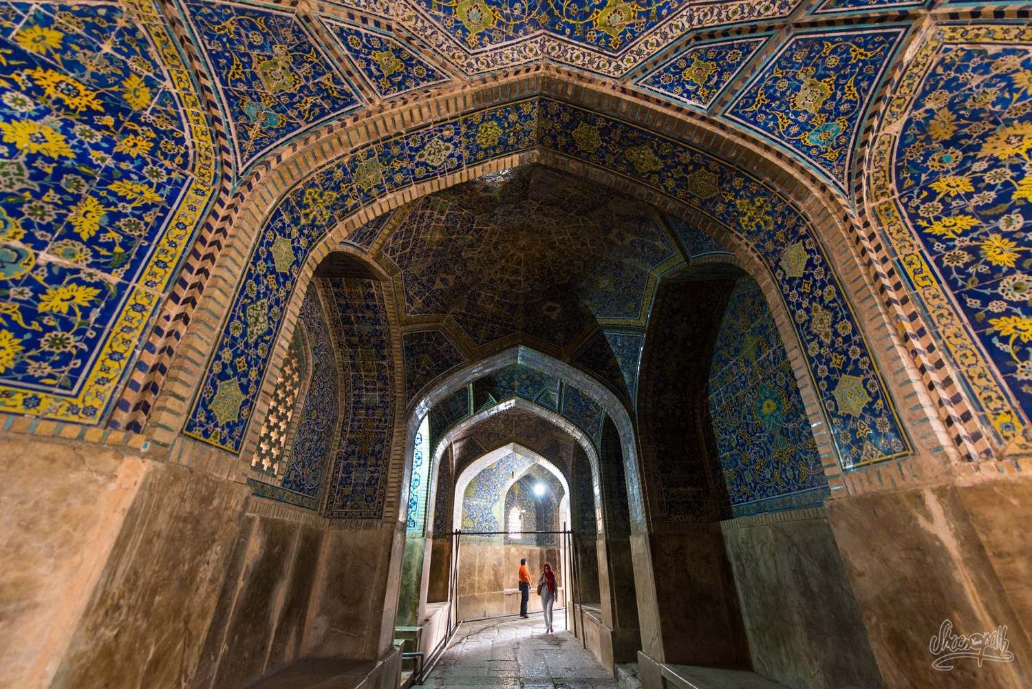 Les couloirs de mosaïque de la Shah mosque
