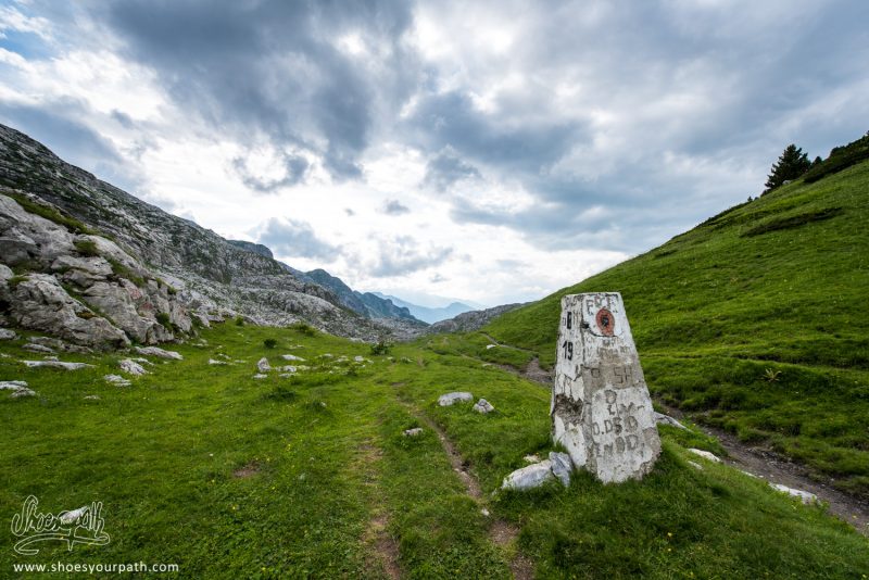 Le Col De Borit. Passage De La Frontière, Retour En Albanie Après Un Bref Détour Au Monténégro Pour Passer Les Cols