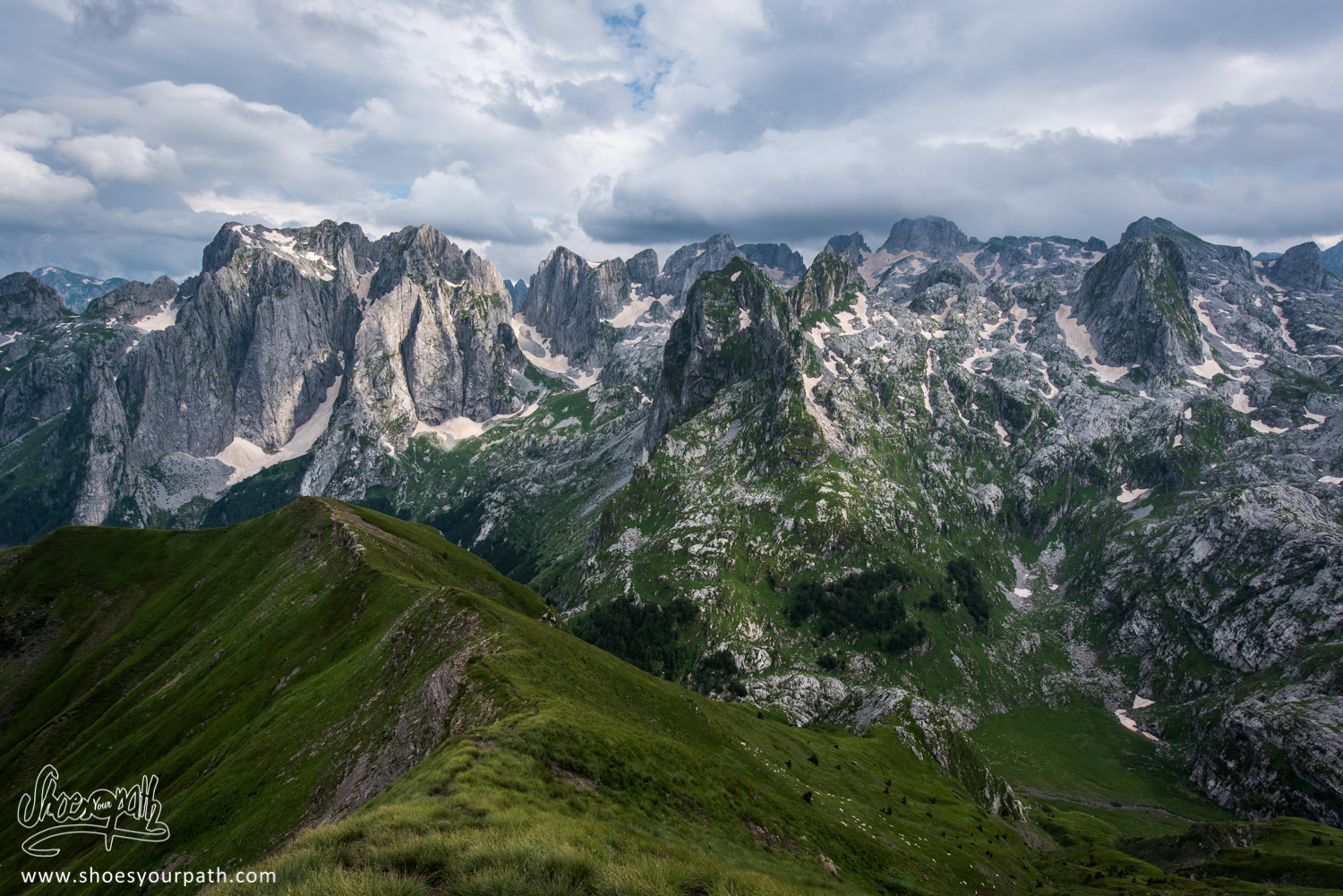 La chaîne des Karanfili depuis les hauteurs du Mt Taljianka dans la Grebaje Valley