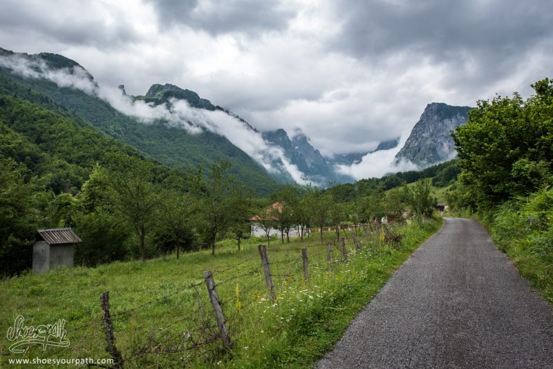 Sur La Route Entre Plav Et La Grebaje Valley - Montenegro