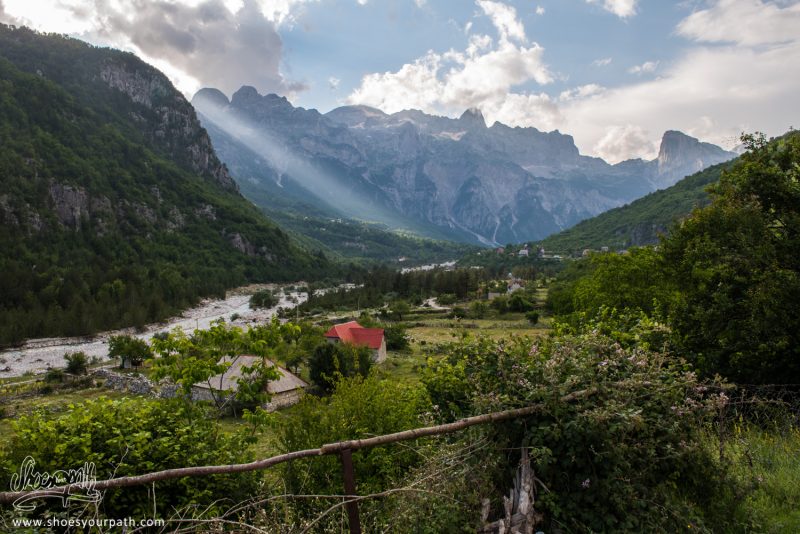 Dans La Vallée De Theth - Peaks Of The Balkans