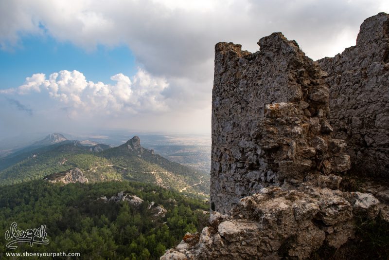 La Vue Sur La Chaîne De Kyrenia Et La Péninsule De Karpaz Depuis Le Château De Kantara