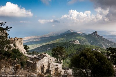 La vue sur la chaîne de Kyrenia et la péninsule de Karpaz depuis le château de Kantara