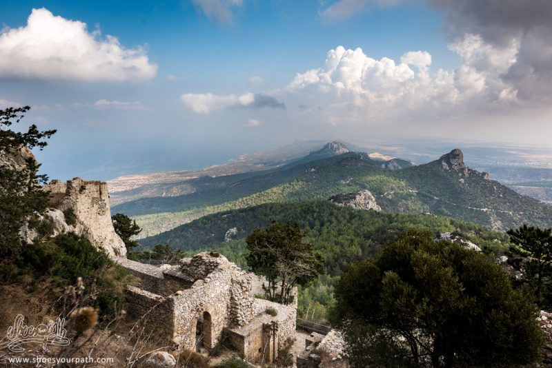 La Vue Sur La Chaîne De Kyrenia Et La Péninsule De Karpaz Depuis Le Château De Kantara